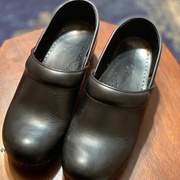 Dansko Shoes - Black Dansko Size 38